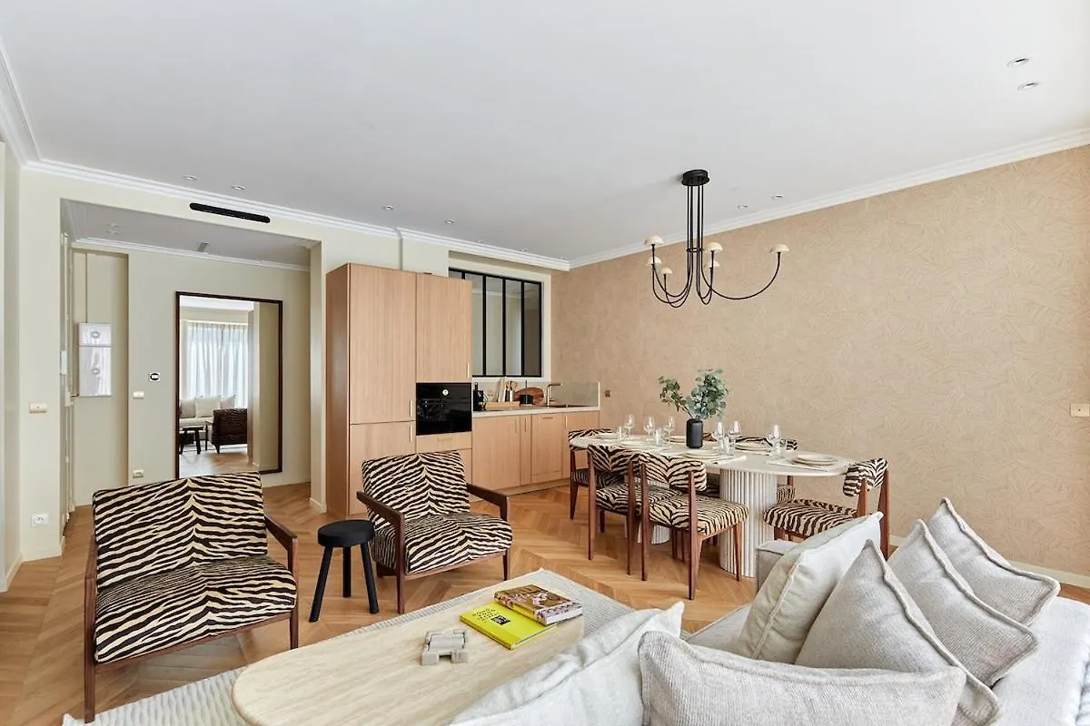 Incredible Ac Apartment 3 Bedrooms Center Of Paris By Studio Prestige 0*,  France