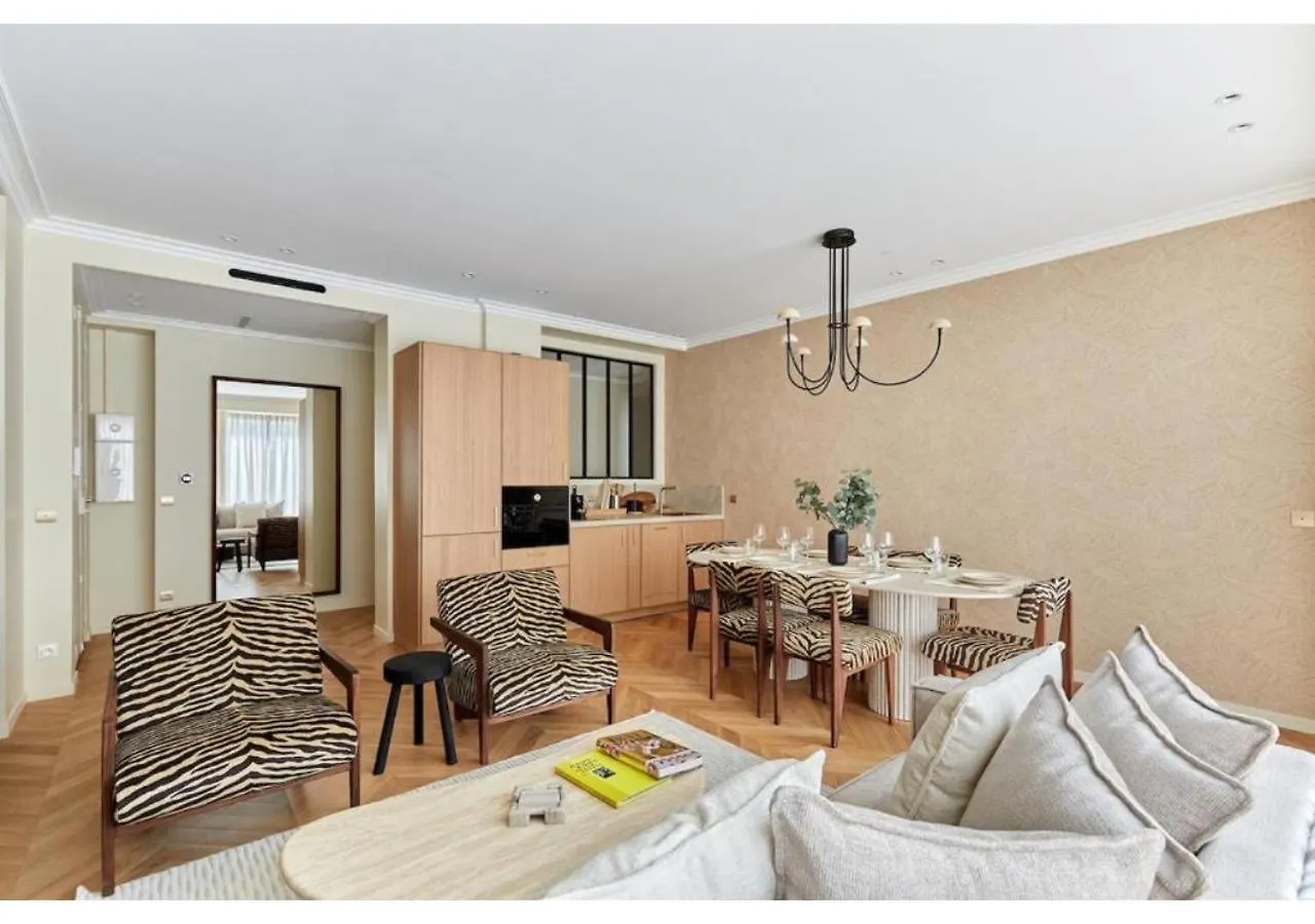 Incredible Ac Apartment 3 Bedrooms Center Of Paris By Studio Prestige 0*,  France