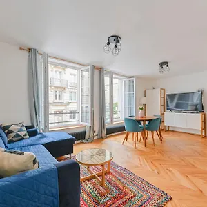  Apartment Pantheon