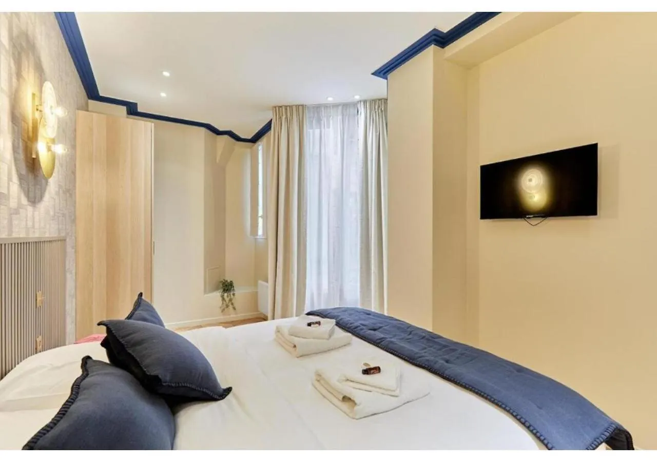Incredible Ac Apartment 3 Bedrooms Center Of Paris By Studio Prestige