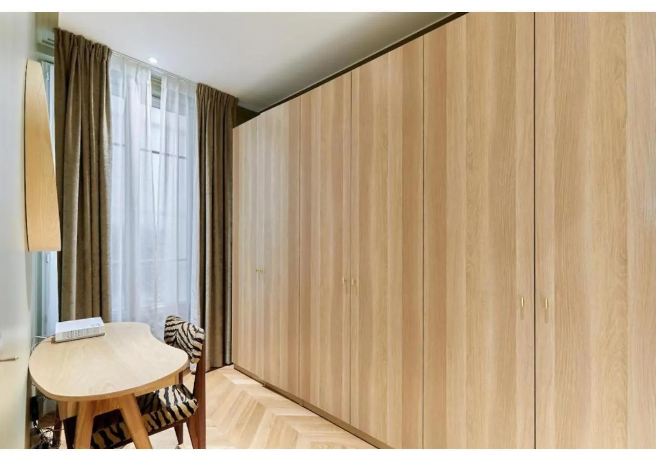 Incredible Ac Apartment 3 Bedrooms Center Of Paris By Studio Prestige 0*,  France